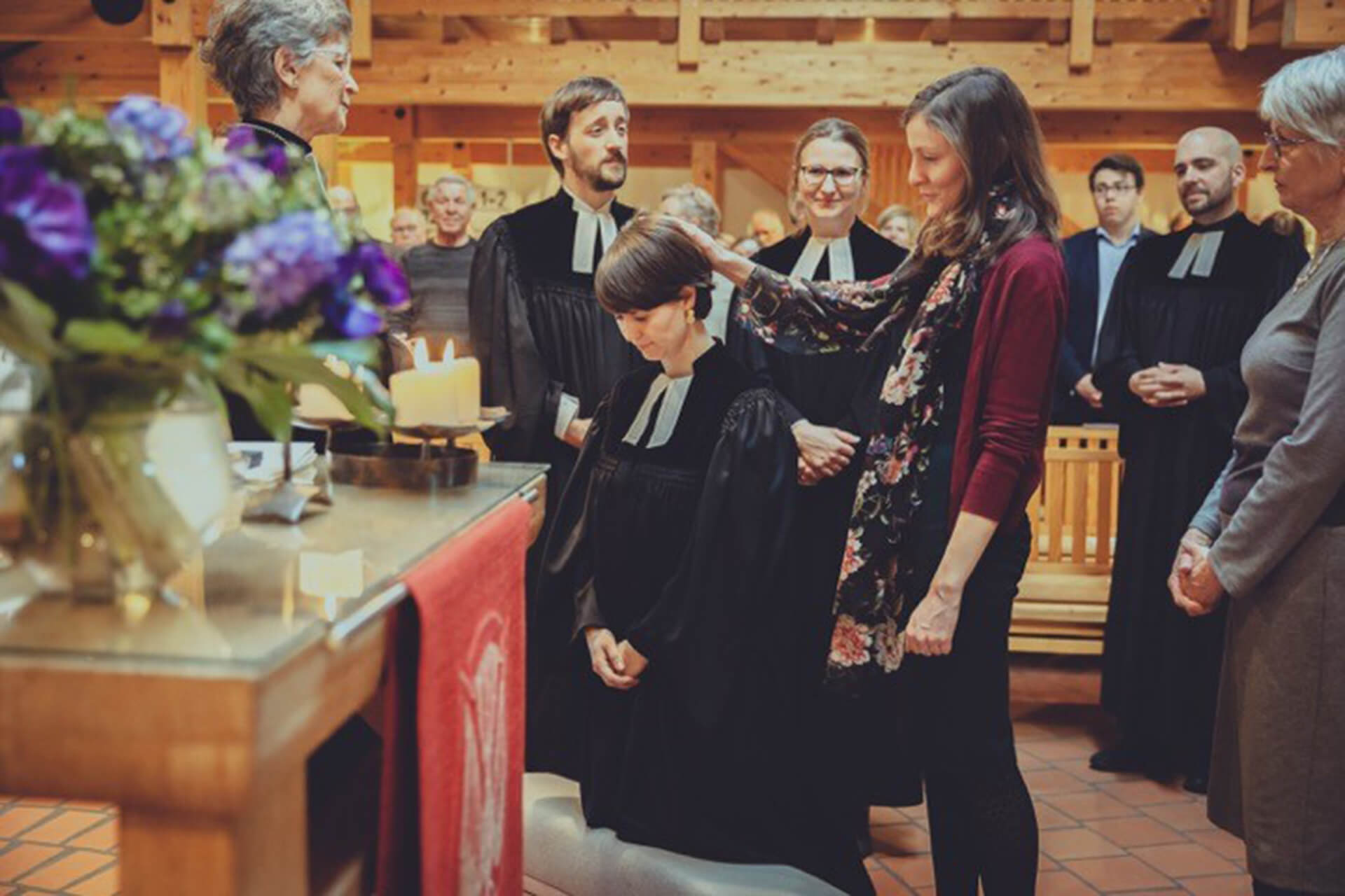 Ordination einer jungen Pfarrerin